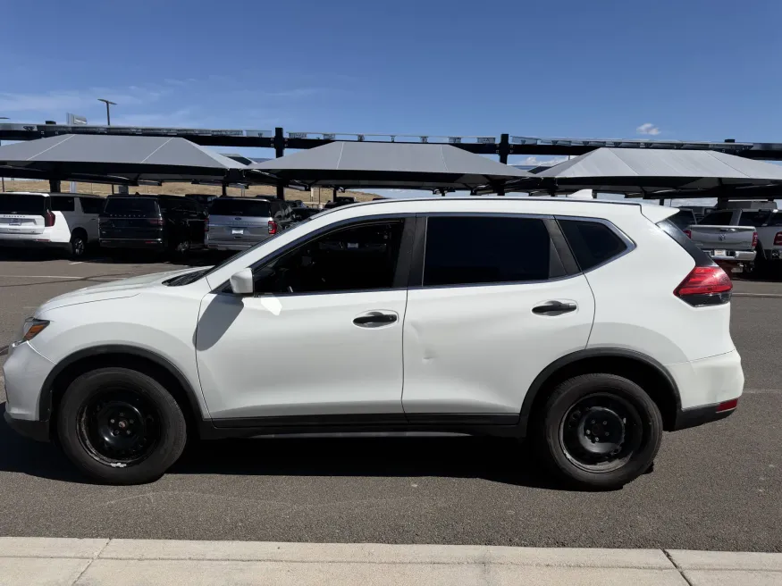 2017 Nissan Rogue S | Photo 7 of 17