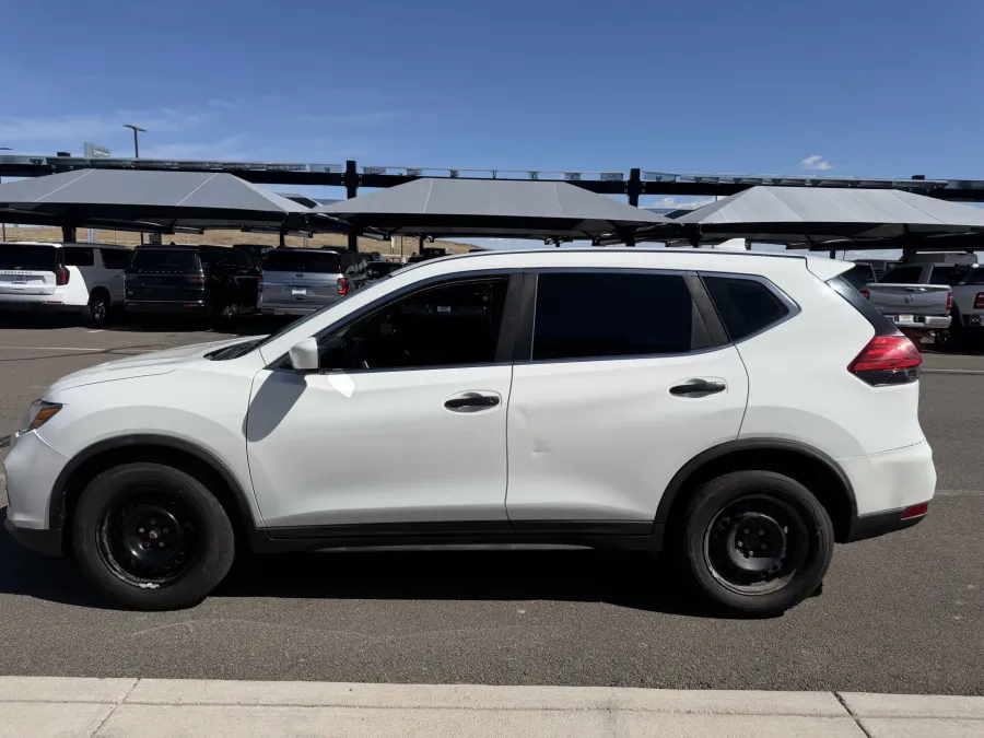 2017 Nissan Rogue S | Photo 7 of 17