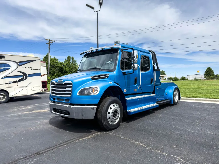 2024 Freightliner M2 106 Bolt | Photo 4 of 13
