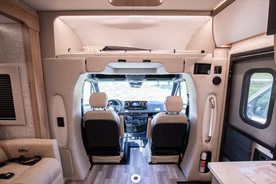 2026 Tiffin Wayfarer 25XLW | Photo 7 of 16