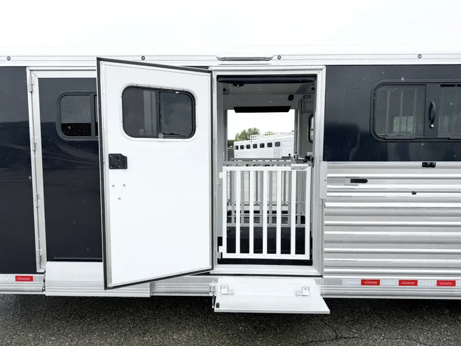 2027 Cimarron Showstar LX | Photo 15 of 22