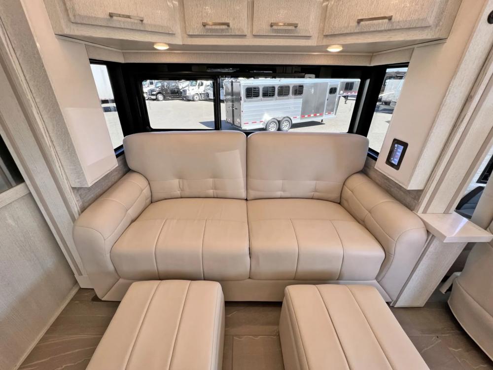 2023 Newmar New Aire 3547 | Photo 11 of 39