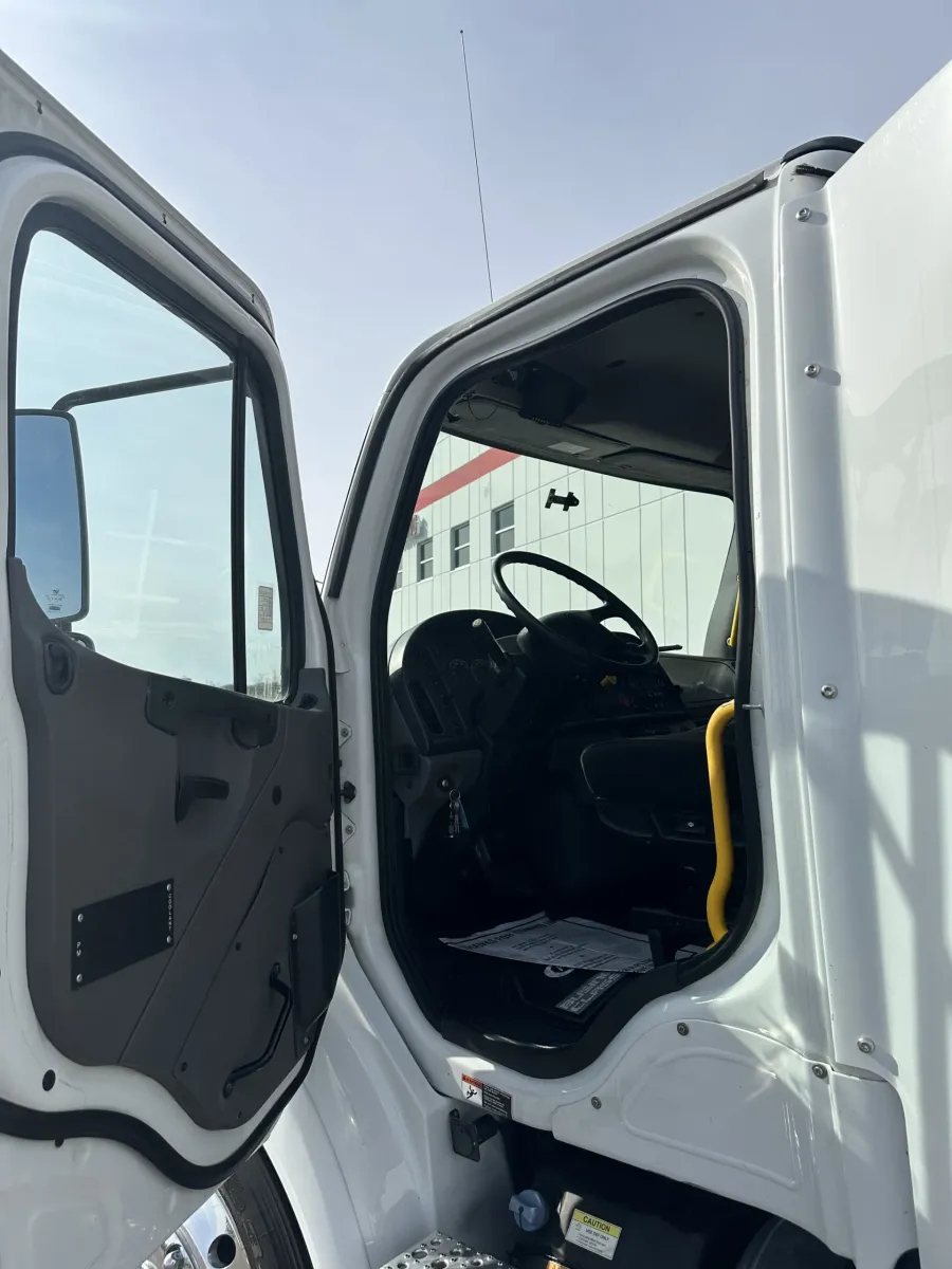 2019 Freightliner M2 112 | Photo 9 of 14