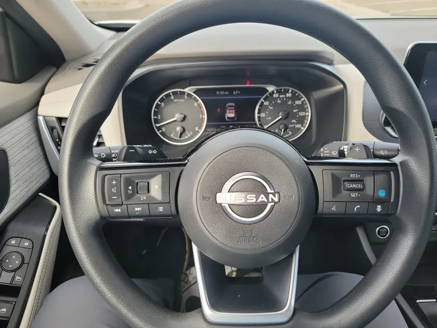 2023 Nissan Rogue SV | Photo 16 of 17