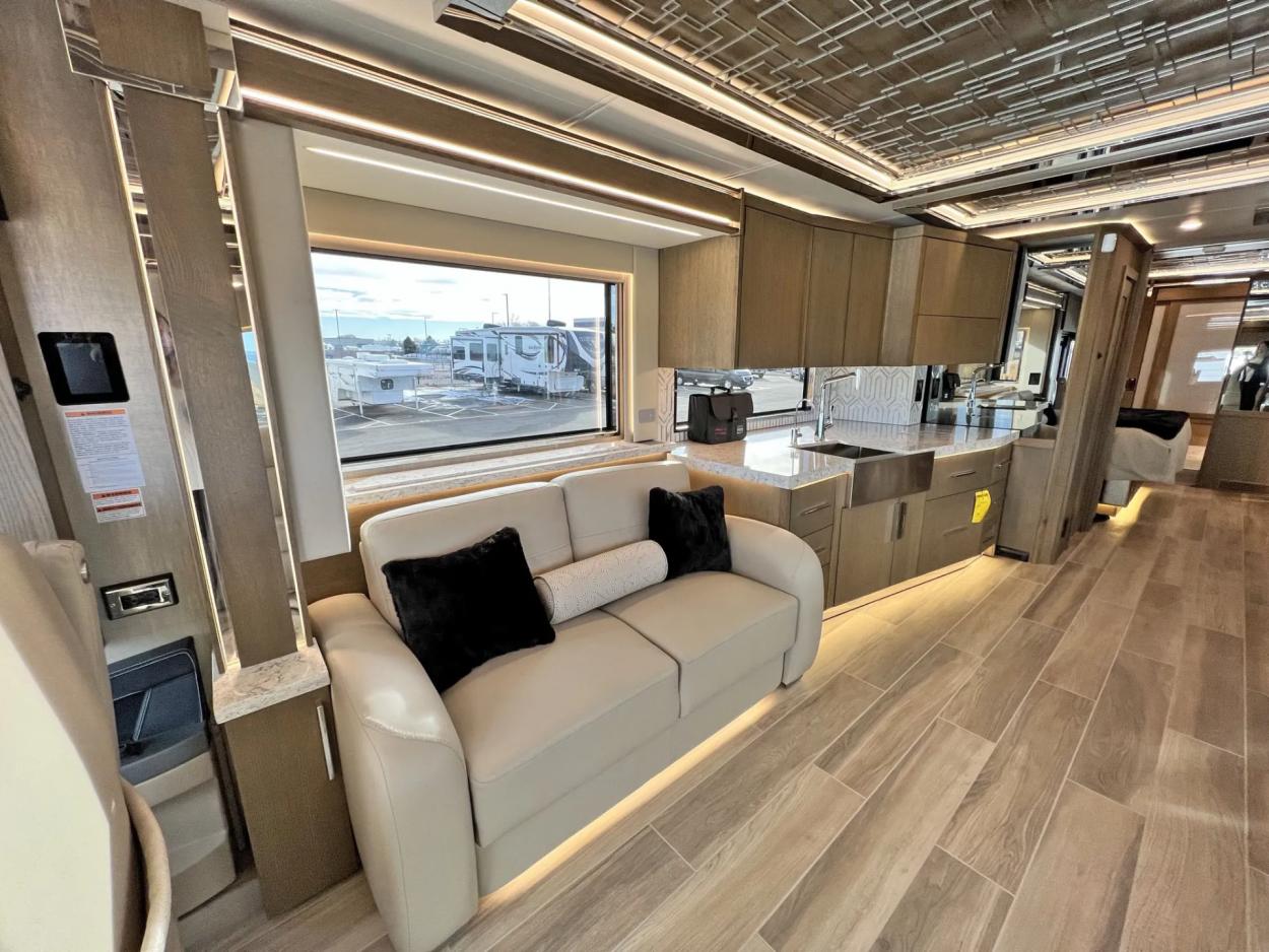 2023 Newmar King Aire 4531 | Photo 6 of 45