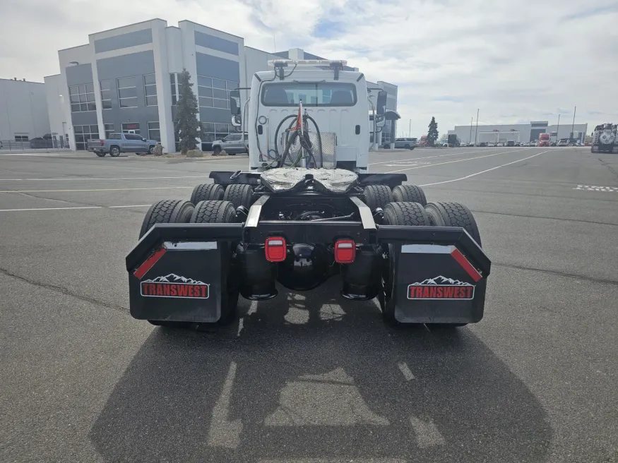 2023 Freightliner M2 112 | Photo 7 of 21