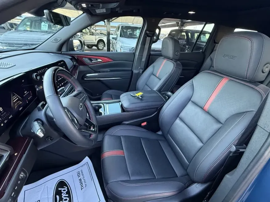 2024 Chevrolet Traverse | Photo 13 of 28