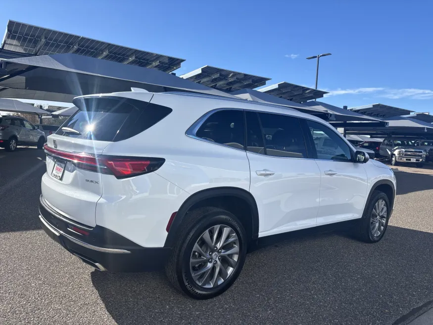 2025 Buick Enclave Preferred | Photo 4 of 24