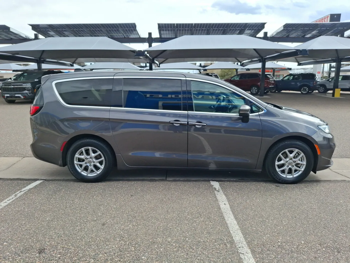 2023 Chrysler Pacifica Touring L | Photo 5 of 23