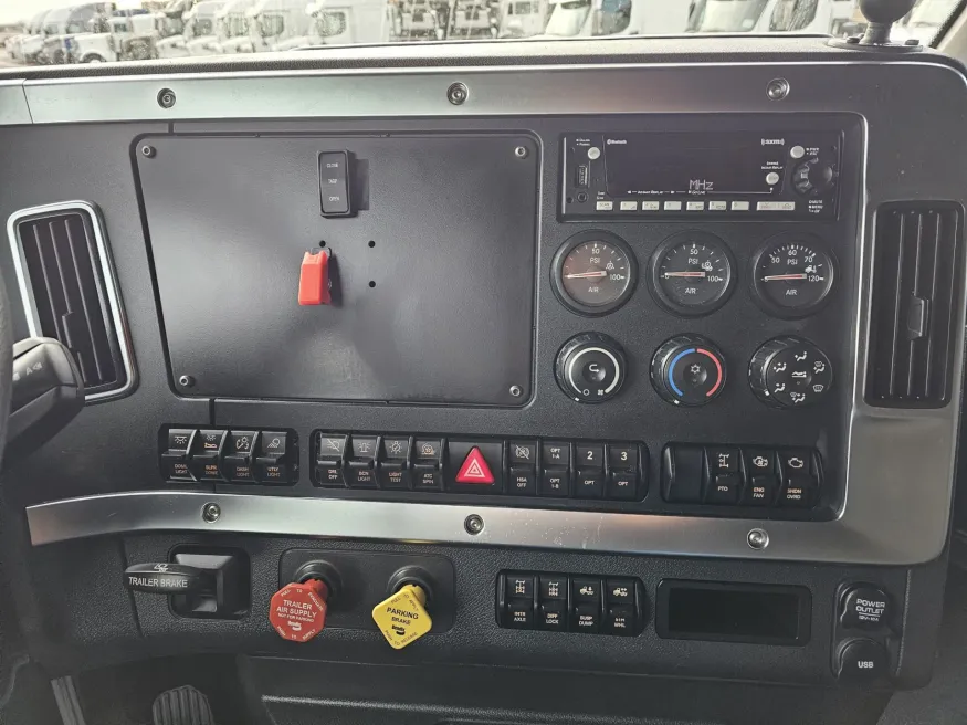 2025 Western Star 47X | Photo 17 of 22