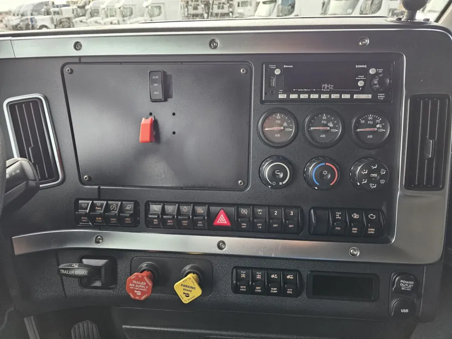 2025 Western Star 47X | Photo 17 of 22