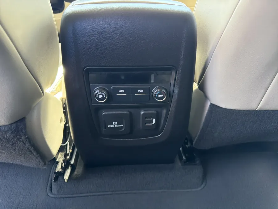 2018 Buick Enclave Essence | Photo 12 of 24