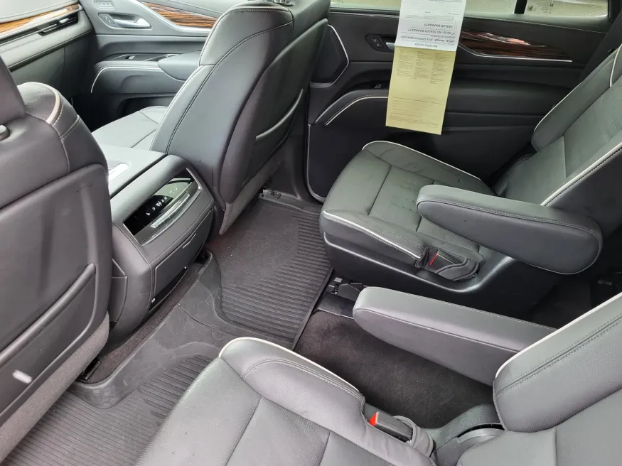 2024 Cadillac Escalade 4WD Premium Luxury | Photo 29 of 33