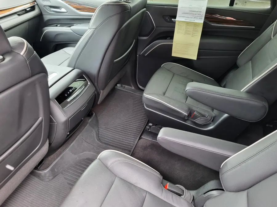2024 Cadillac Escalade 4WD Premium Luxury | Photo 29 of 33