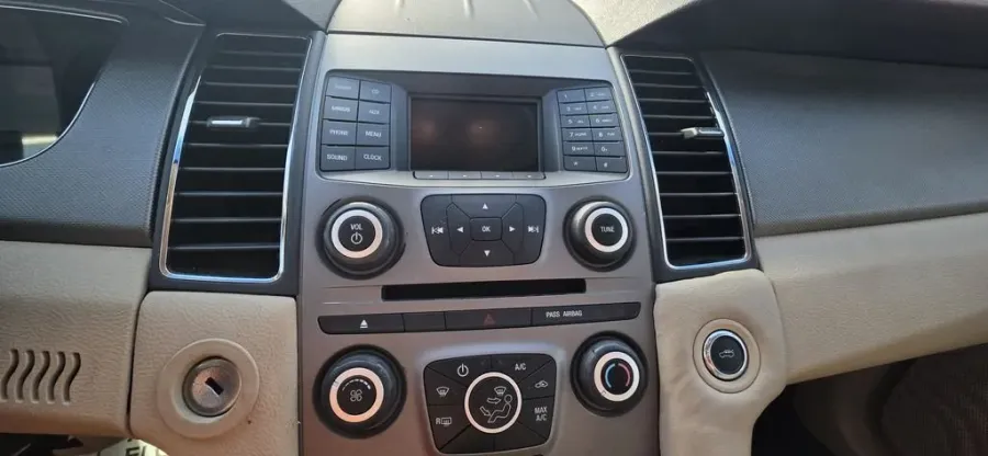 2018 Ford Taurus | Photo 20 of 28