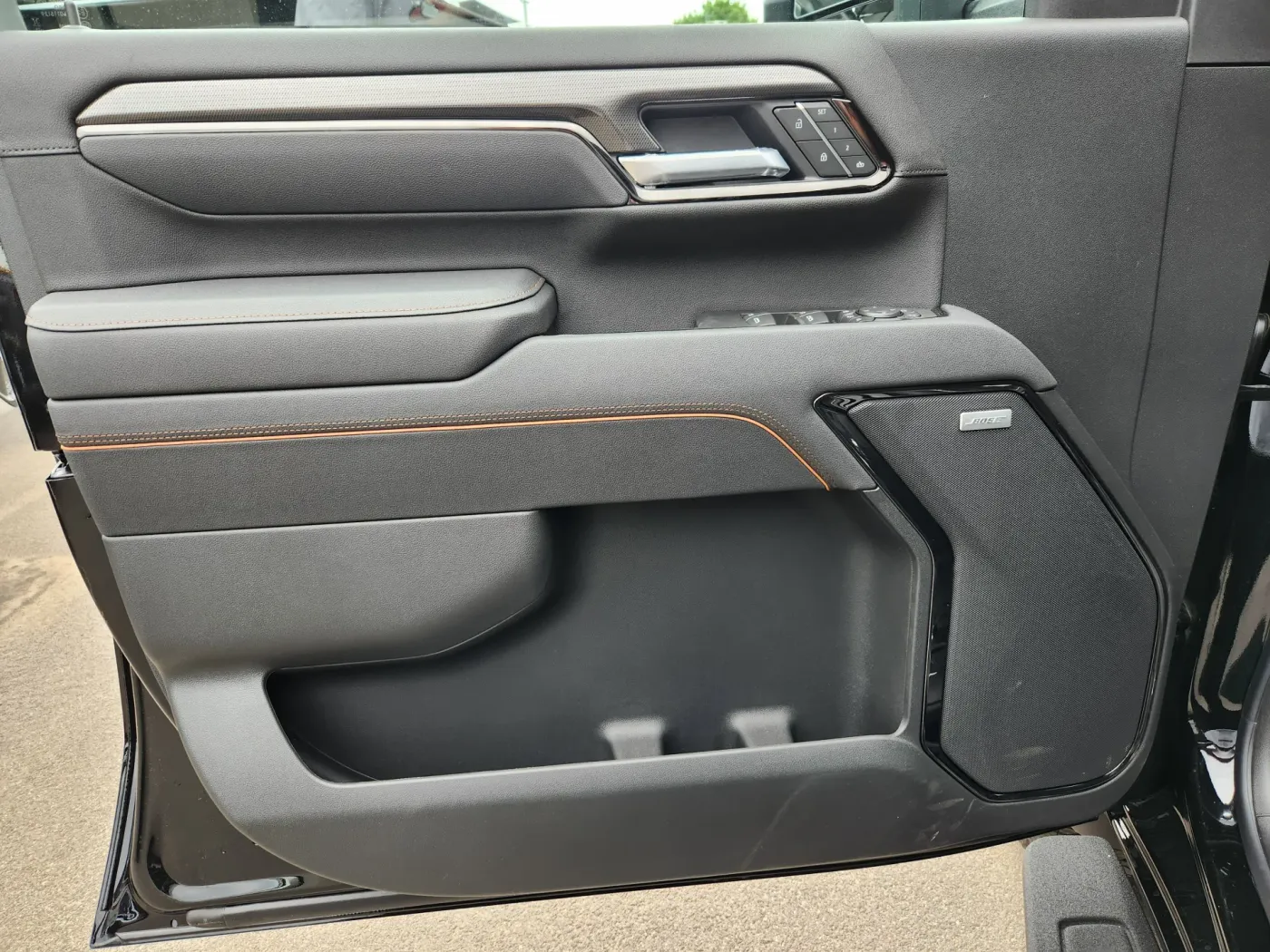 2025 GMC Sierra 2500HD AT4 | Photo 5 of 32