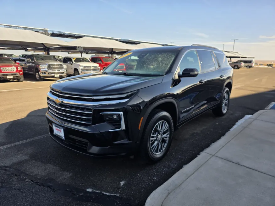 2024 Chevrolet Traverse AWD LT | Photo 3 of 29