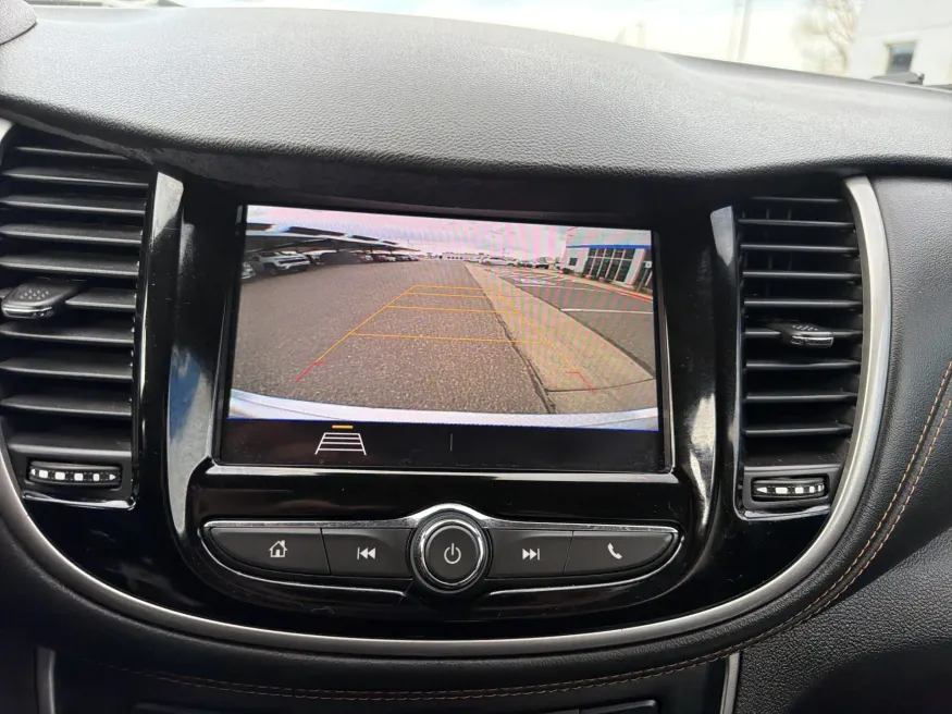 2020 Chevrolet Trax LS | Photo 14 of 19