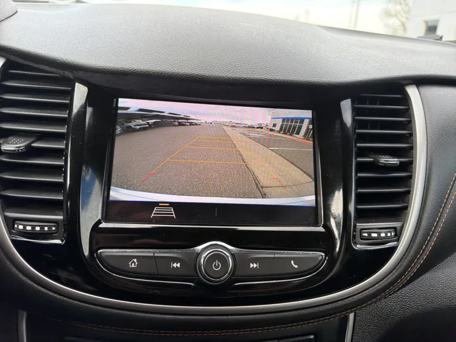 2020 Chevrolet Trax LS | Photo 14 of 19