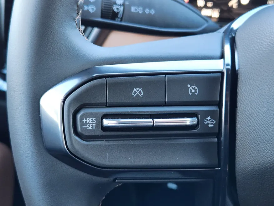 2026 GMC Canyon 4WD AT4 | Photo 17 of 23