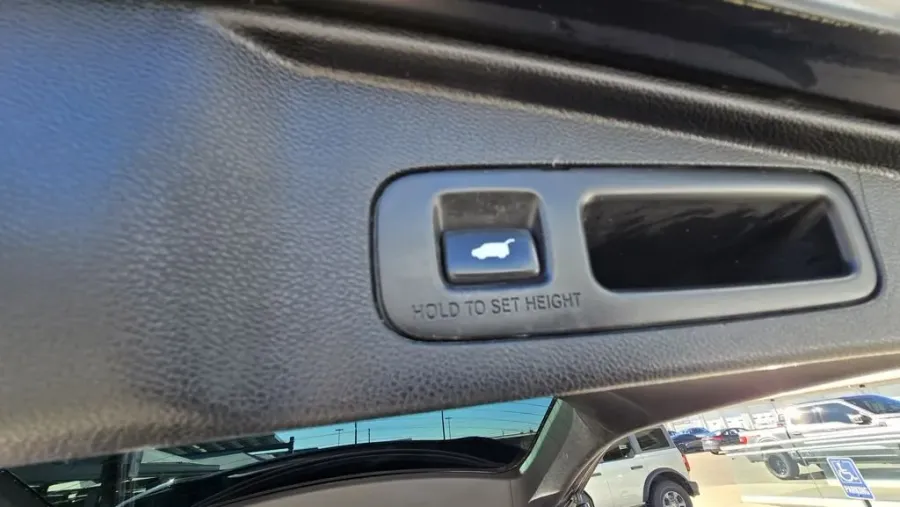 2017 Honda CR-V | Photo 9 of 28