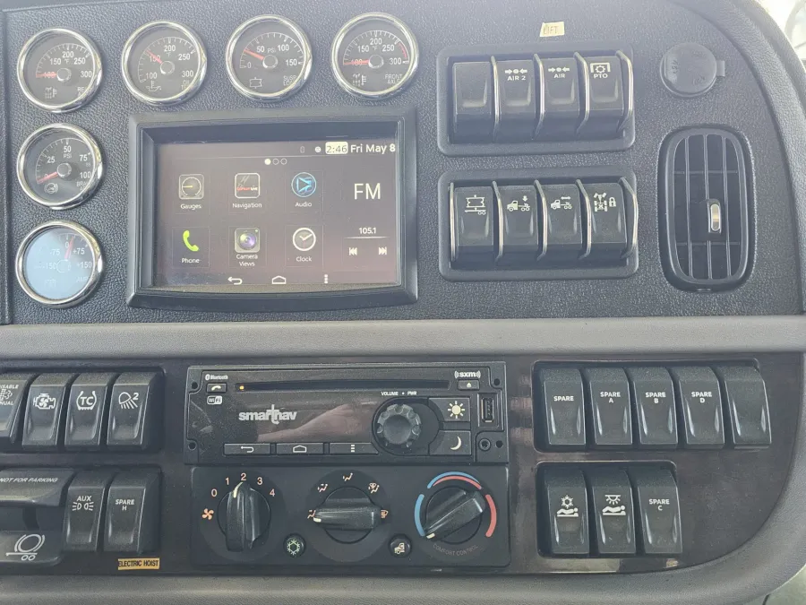 2023 Peterbilt 389 | Photo 32 of 34