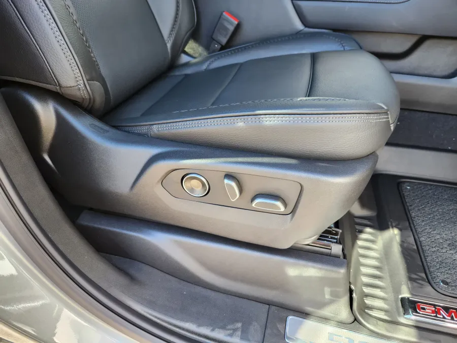 2026 GMC Sierra 2500HD Denali | Photo 19 of 32