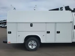 2025 GMC Savana Commercial Cutaway | Thumbnail Photo 2 of 20