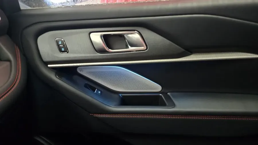 2026 Ford Explorer | Photo 32 of 36