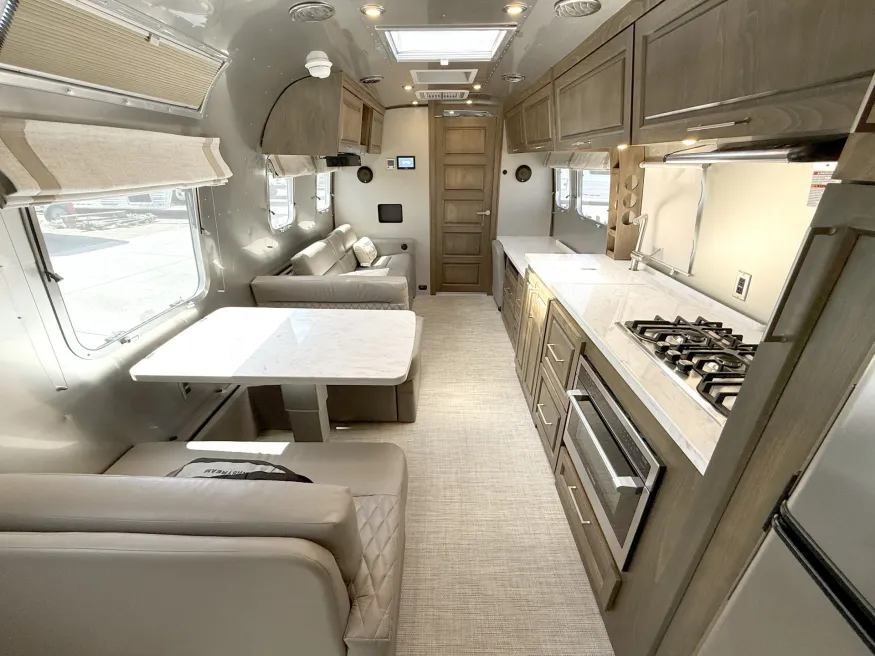 2024 Airstream Classic 33FB Twin | Photo 5 of 23