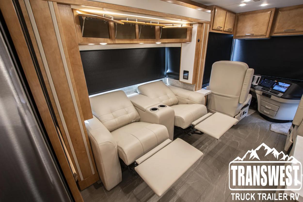 2023 Newmar New Aire 3547 | Photo 12 of 42