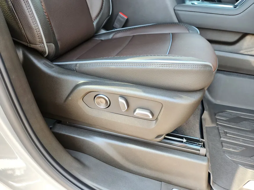 2026 GMC Sierra 2500HD Denali | Photo 18 of 31