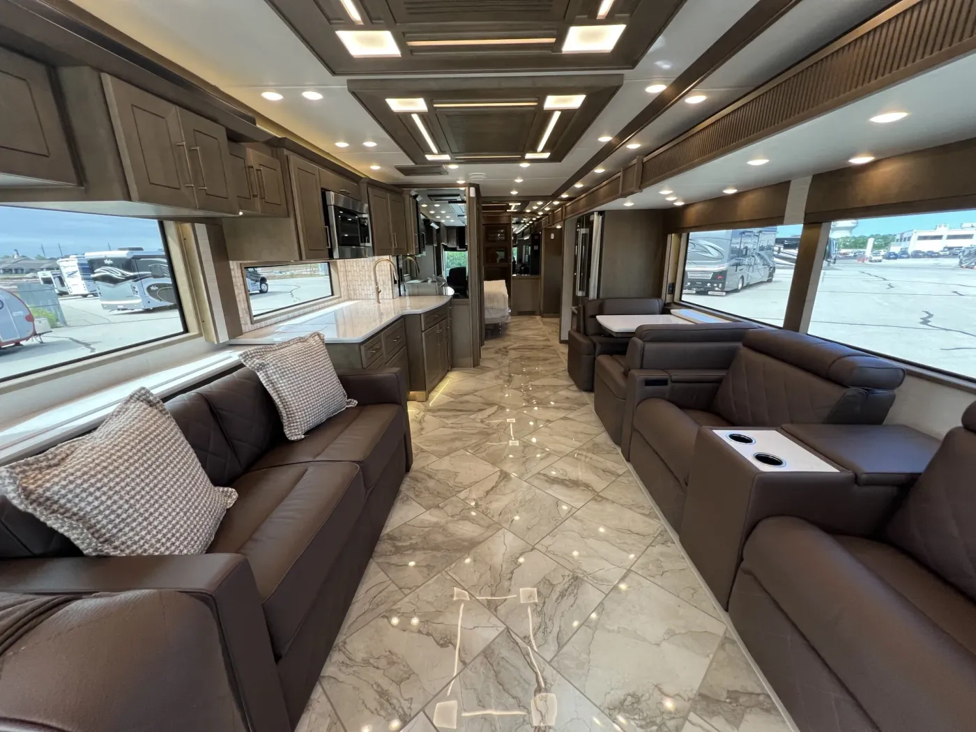 2027 Newmar Essex 4551 | Photo 2 of 39