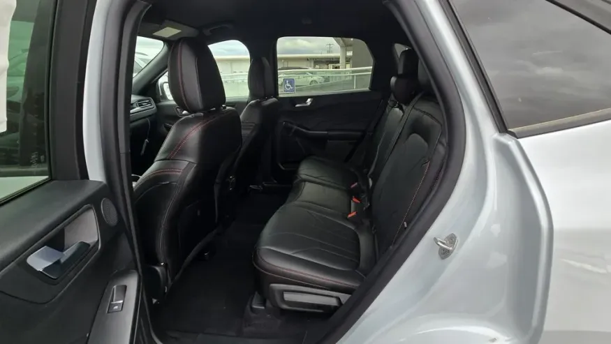 2026 Ford Escape Hybrid | Photo 30 of 32