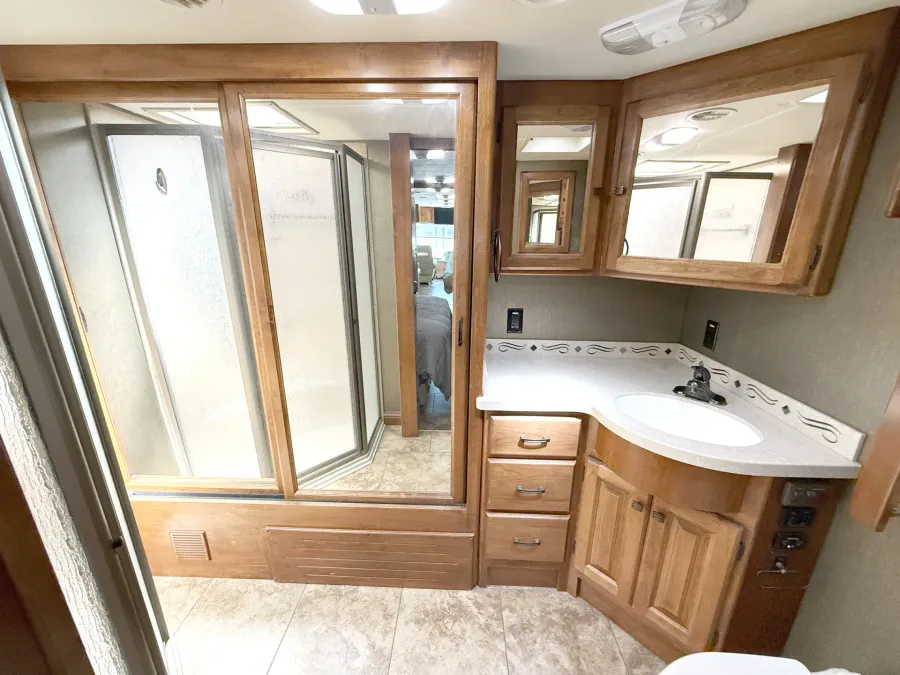 2013 Tiffin Allegro Red 38QRA | Photo 18 of 30