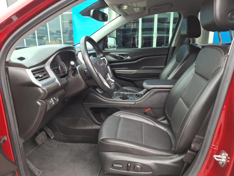 2023 GMC Acadia SLT | Photo 16 of 22