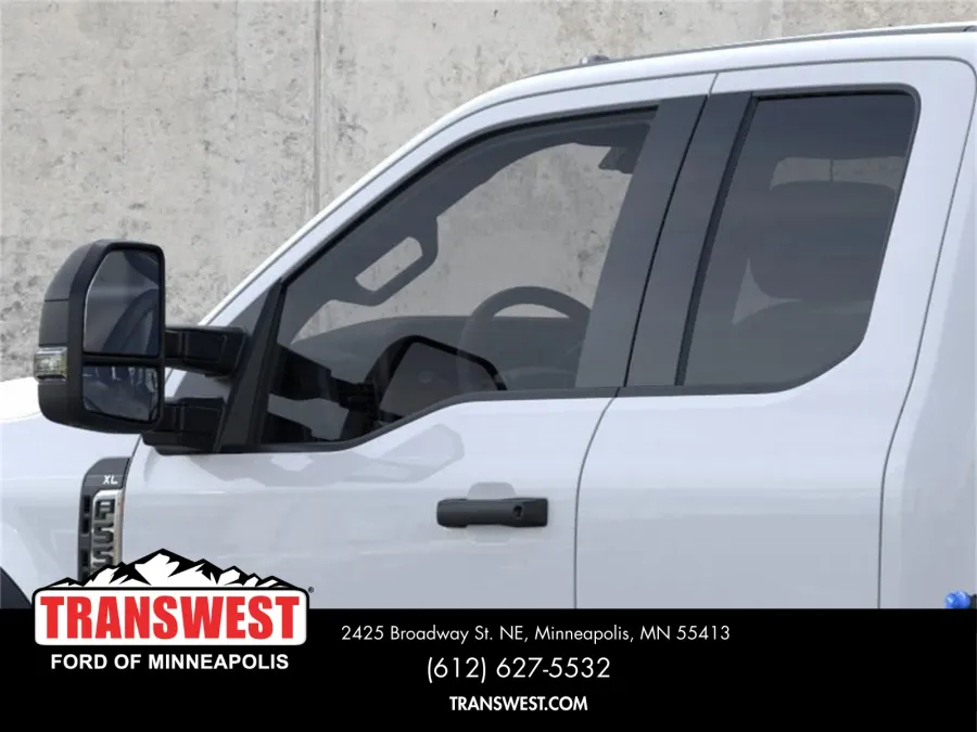 2025 Ford Super Duty F-550 | Photo 20 of 22