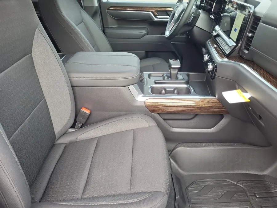 2026 GMC Sierra 1500 Elevation | Photo 9 of 23