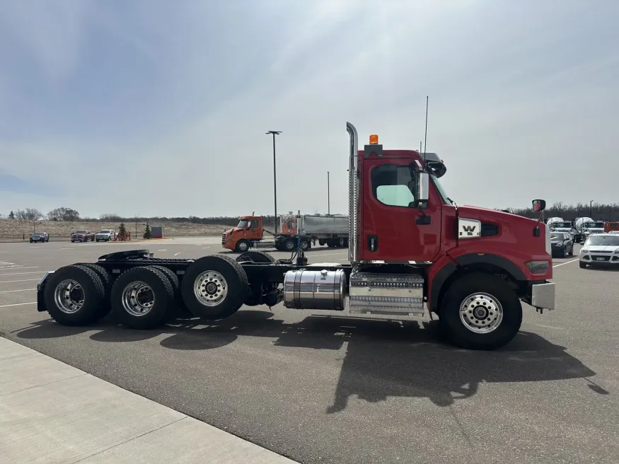 2027 Western Star 49X | Photo 4 of 15
