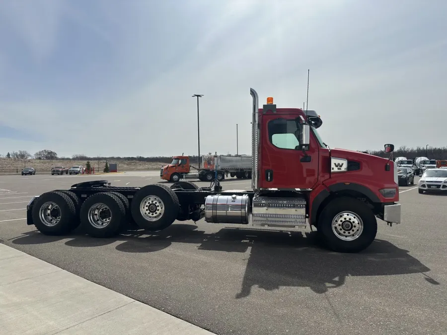 2027 Western Star 49X | Photo 4 of 15