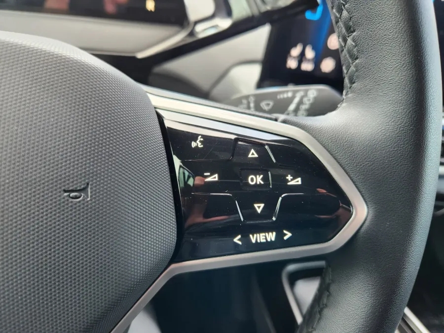 2023 Volkswagen ID.4 | Photo 18 of 22