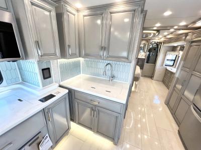 2023 Newmar London Aire 4569 | Thumbnail Photo 12 of 42