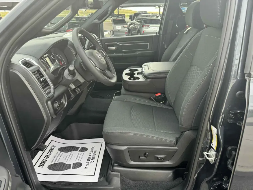 2025 RAM 3500 Big Horn | Photo 9 of 20