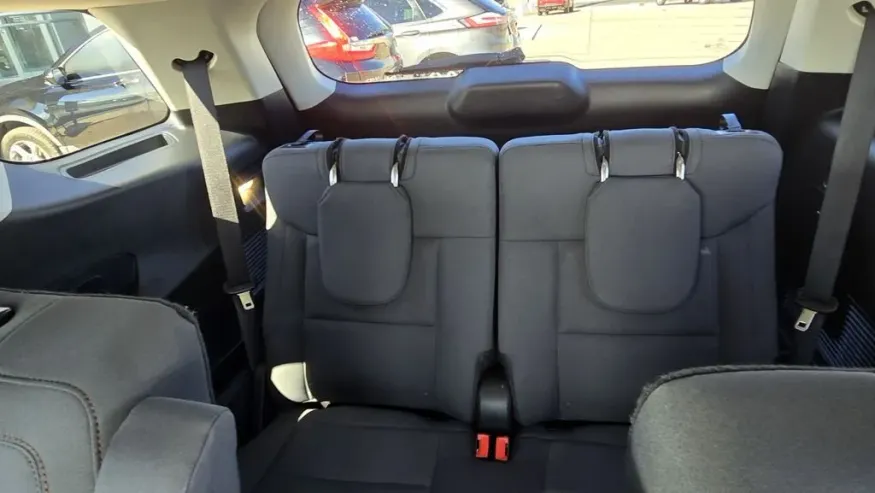 2025 Ford Explorer | Photo 29 of 30