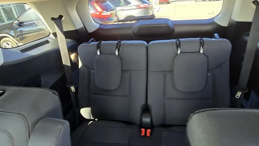 2025 Ford Explorer | Photo 29 of 30