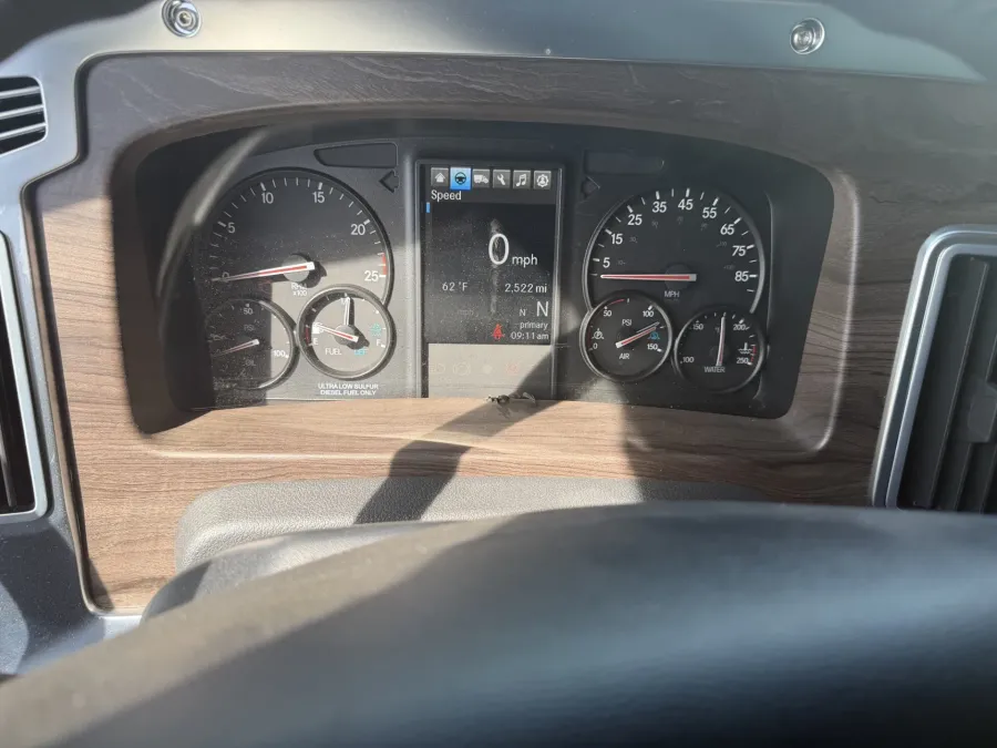 2027 Western Star 47X | Photo 7 of 10
