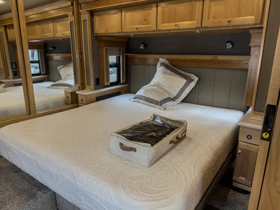 2022 Tiffin Allegro Red 33AA | Photo 26 of 40