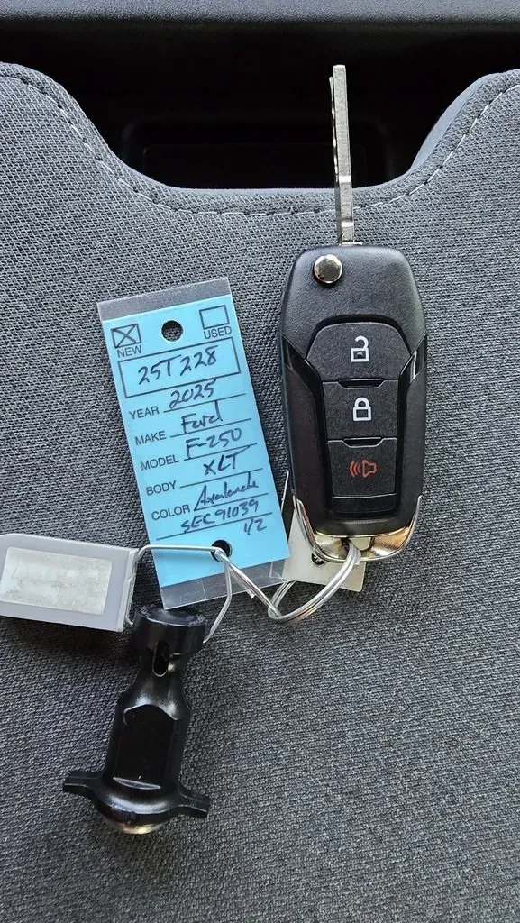 2025 Ford Super Duty F-250 | Photo 21 of 26