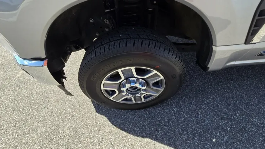 2023 Ford F-250 | Photo 9 of 30