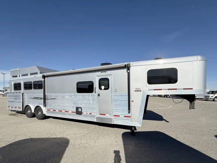 2021 Logan Coach Select 812 3HLQ | Photo 1 of 27